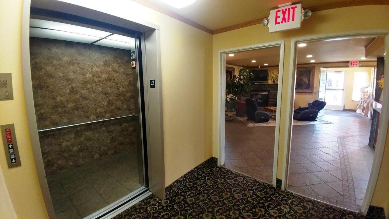 Palace Inn & Suites Линкольн-Сити Экстерьер фото
